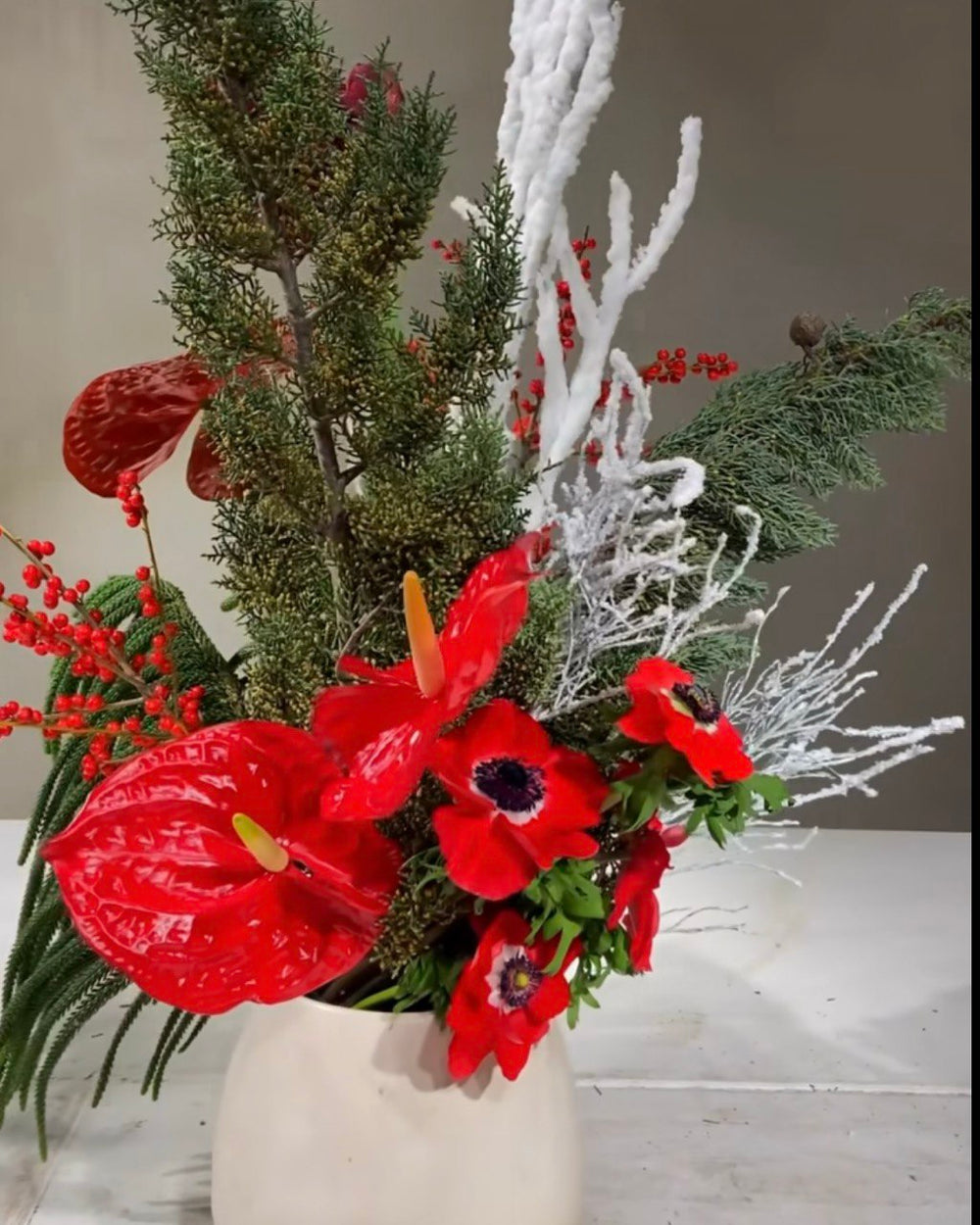 December Flower Delivery in Seattle: What to Expect From Seasonal Bouquets