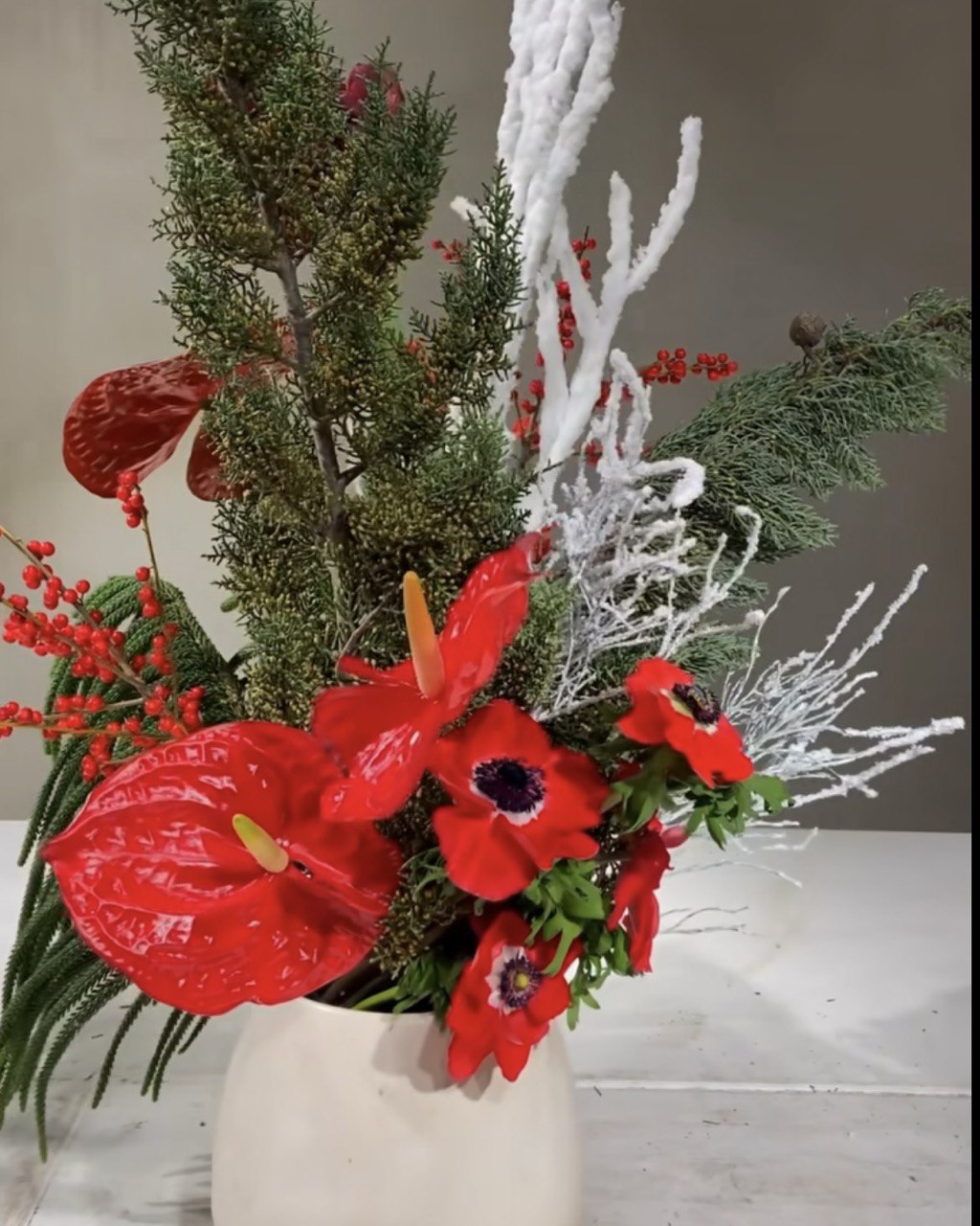 December Flower Delivery in Seattle: What to Expect From Seasonal Bouquets