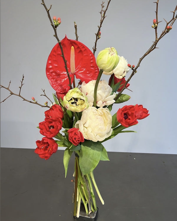 garden style bouquet for luxury flower delivery in Seattle