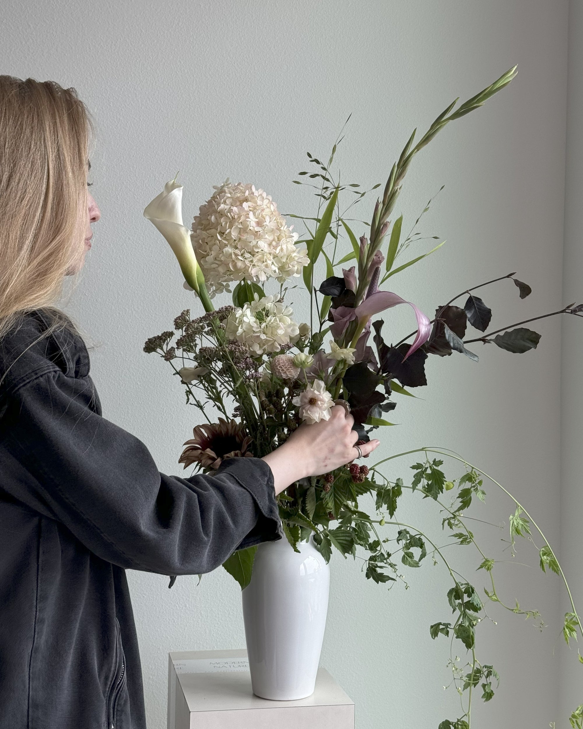 Luxury florist in Seattle – Modern Nature floral studio.