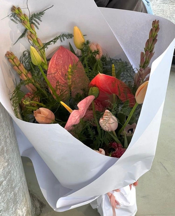 Seasonal organic round bouquet