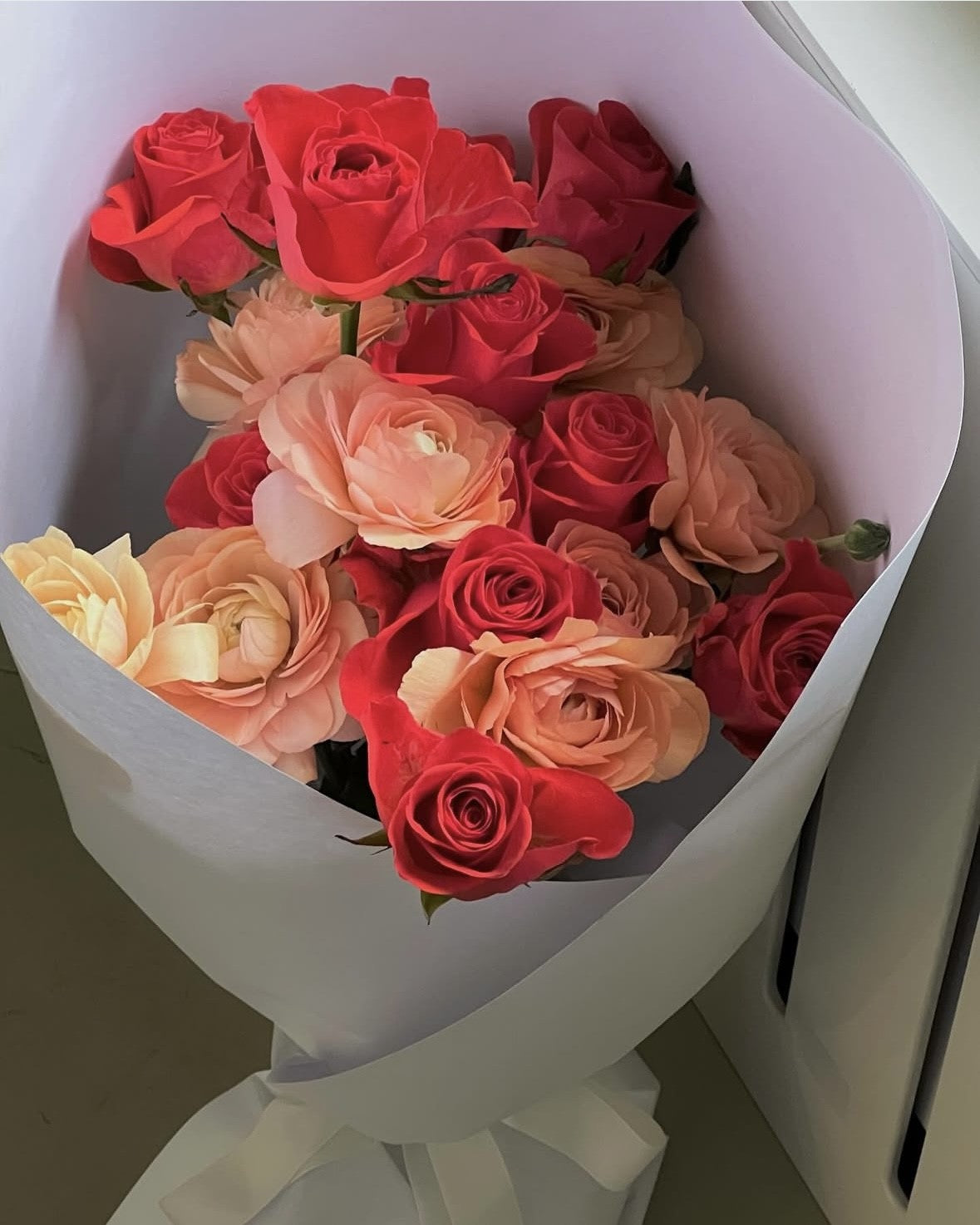 simple modern bouquet for delivery