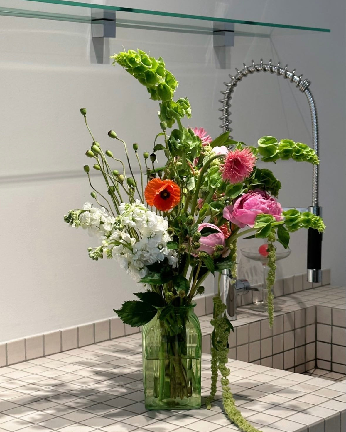 Seattle florist Modern Nature delivering weekly flowers to Flora Bakehouse